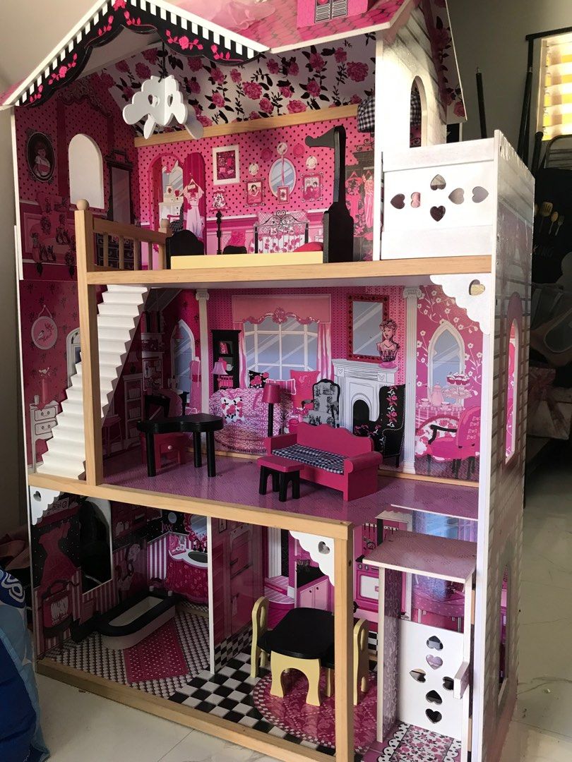 Life-Size Dollhouse