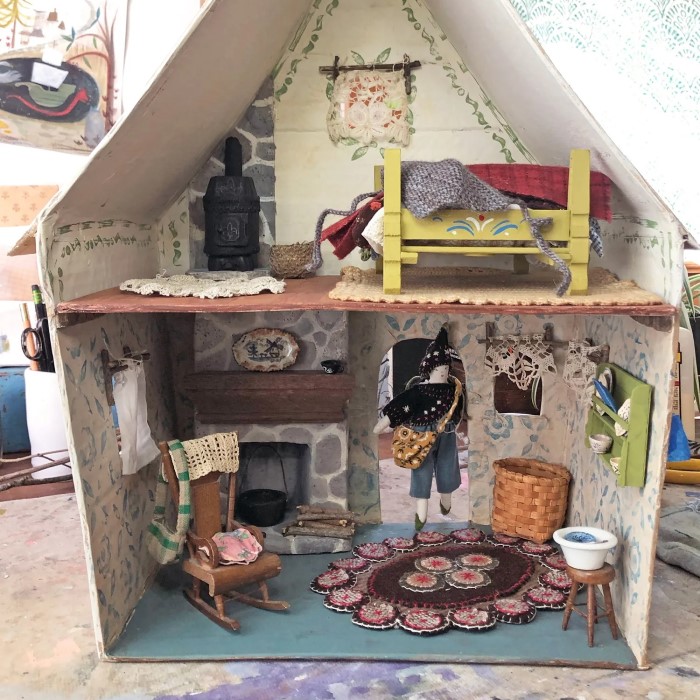 how to make a doll house out of cardboard