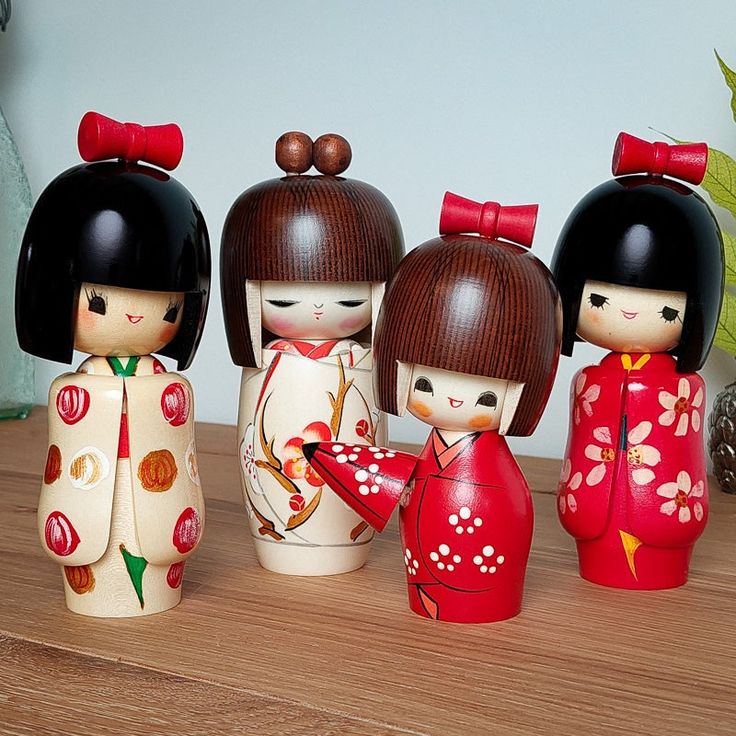 what is a kokeshi doll