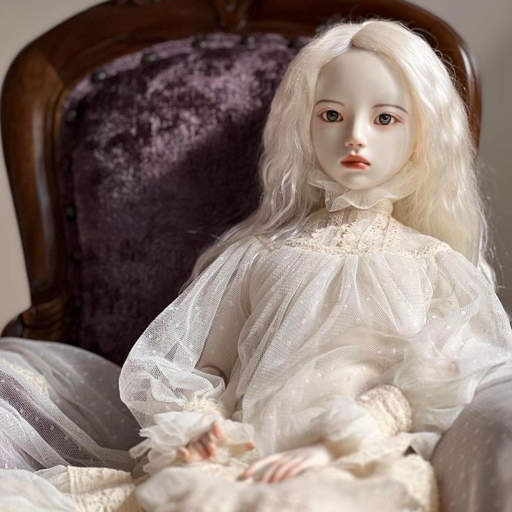 what is a porcelain doll
