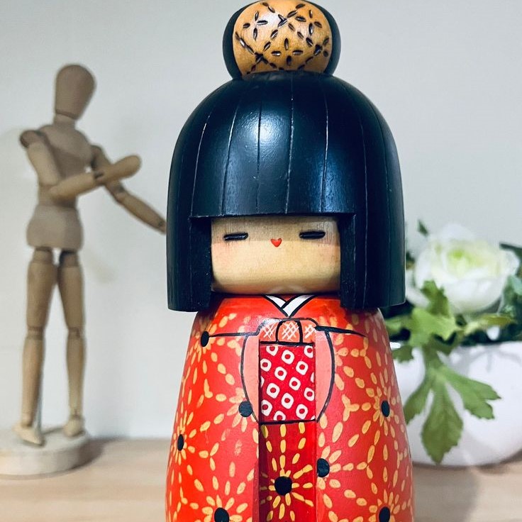 what is a kokeshi doll