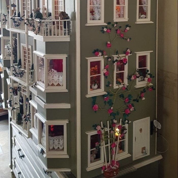 big doll house for girl